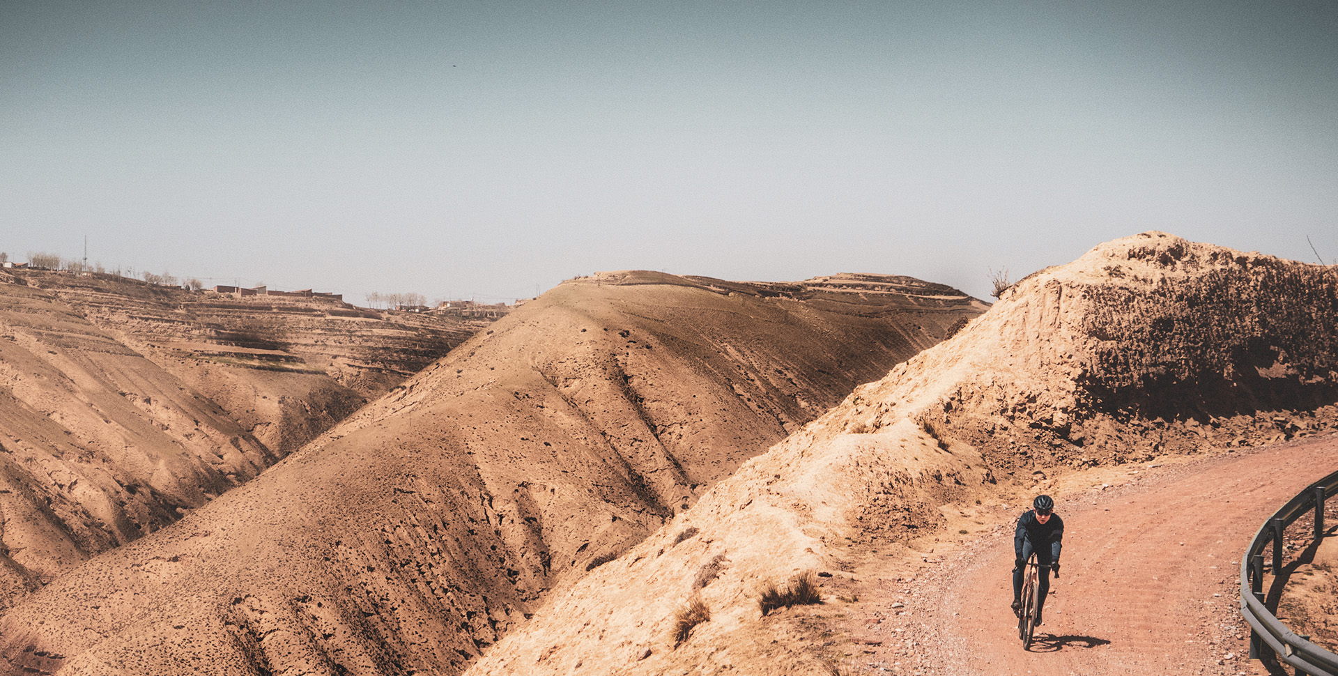 Whether on gravel or paved roads, the VOYAGER delivers exceptional performance, empowering you to explore boldly and voyage into the unknown.